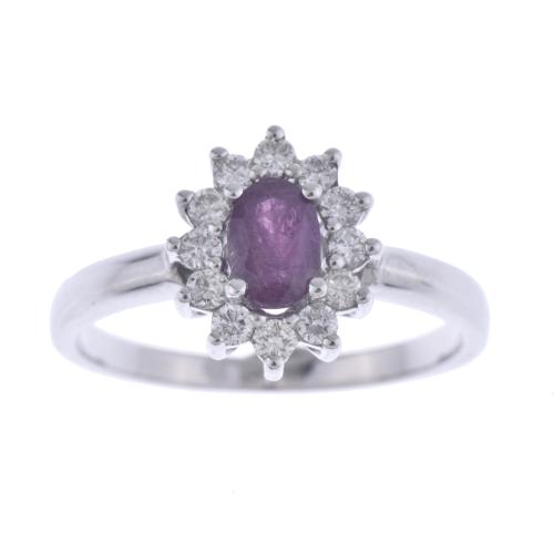 Anillo con rubí y rosetón de diamantes.