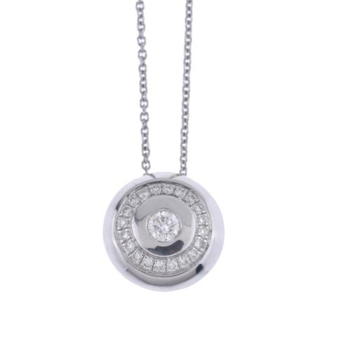 Diamonds pendant necklace.