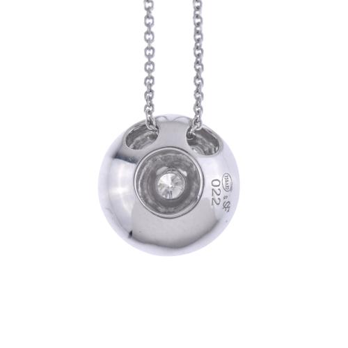 Collar colgante con diamantes.