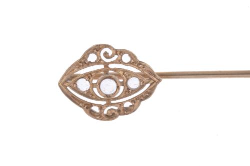 Aguja de corbata art déco con diamantes.