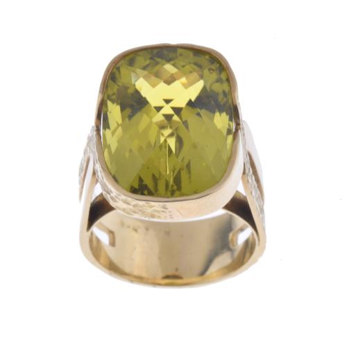 Anillo con citrino lima.