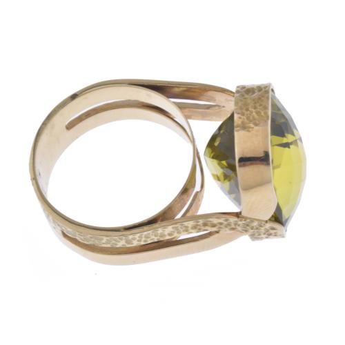 Anillo con citrino lima.