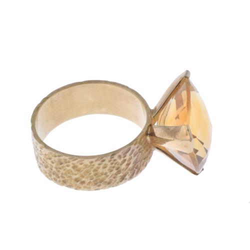 Ring with citrine.