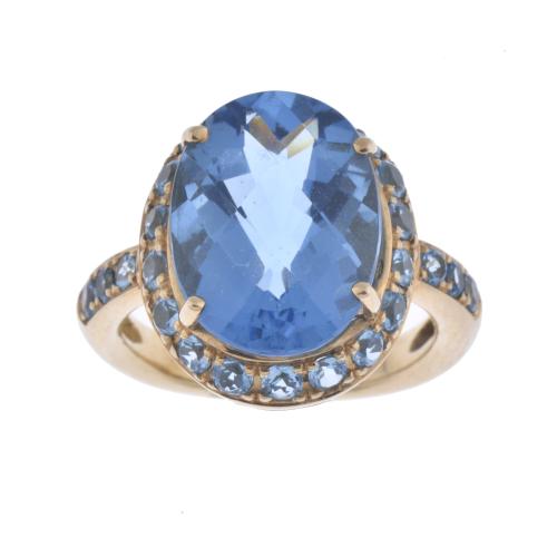 Ring with blue topaz.
