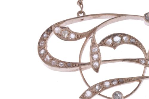 Collar colgante estilo modernista con diamantes.