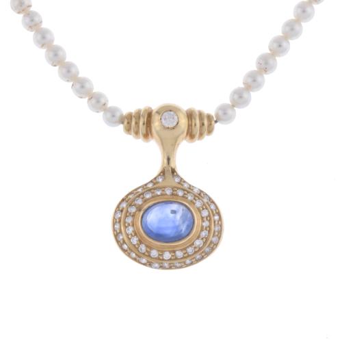 Pearls choker with pendant in gold, sapphire and diamonds.