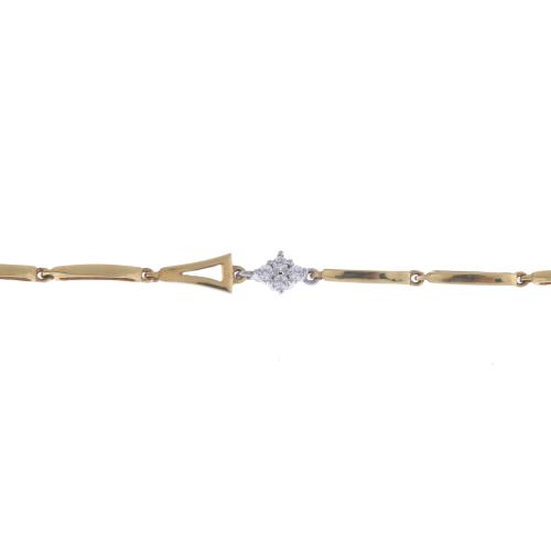 Two-tone gold and diamonds bracelet.