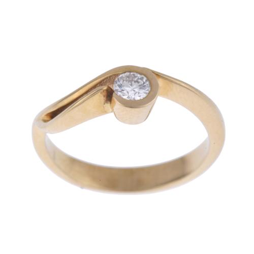 Solitaire ring with diamond.