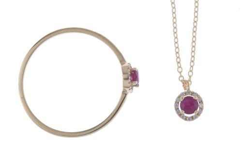 Conjunto de anillo y collar colgante con rubí y rosetón de 