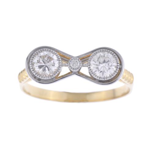 Anillo estilo art déco con diamantes.