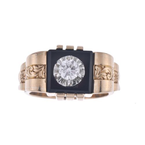 Anillo con ónix y diamante.