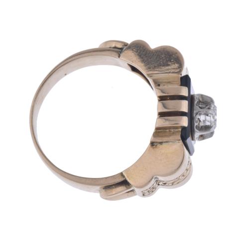 Anillo con ónix y diamante.