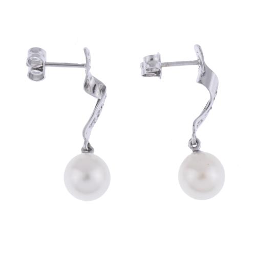 Long earrings with a spiral of diamonds and pearls.