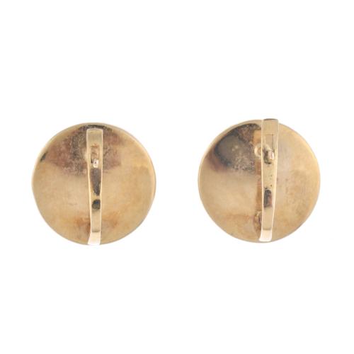 Earrings with mabé pearl.