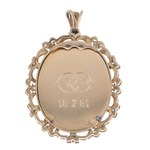 Colgante medalla con imágen de la virgen con diamantes.