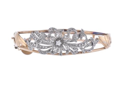 Pulsera belle époque con motivos florales y diamantes.