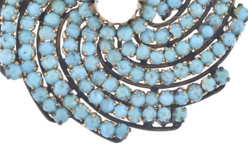 Broche en forma de espiral con turquesas