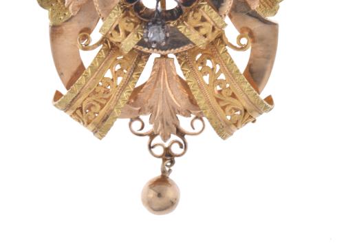 Broche isabelino - alfonsino con diamantes.