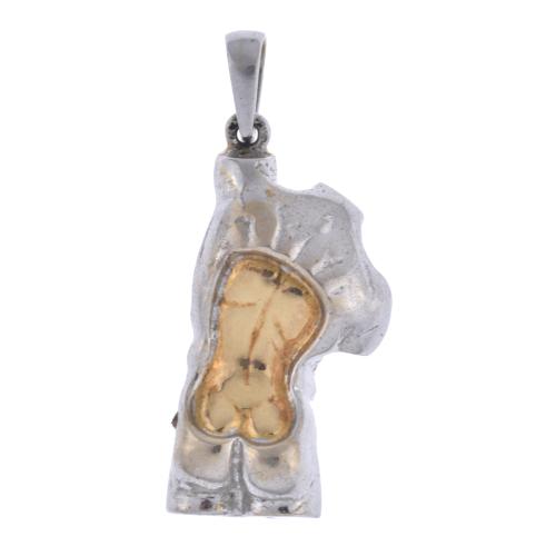 Colgante en forma de torso masculino.