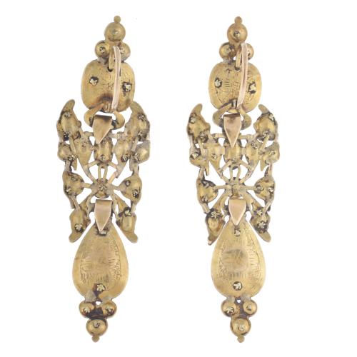 Pendientes de arangada con granates s. XVIII.