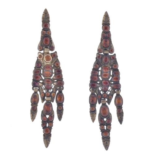 Earrings with garnets, 18th century.