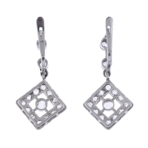 Pendientes estilo art déco con diamantes. 
