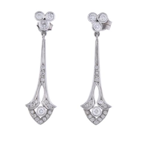 Art Déco earrings with diamonds.