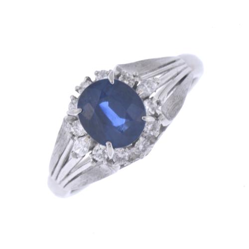 Art Deco style ring with sapphire and diamonds rosette.