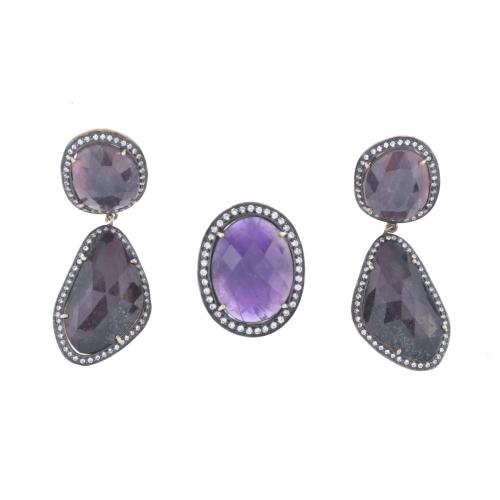 Conjunto de anillo y pendientes.