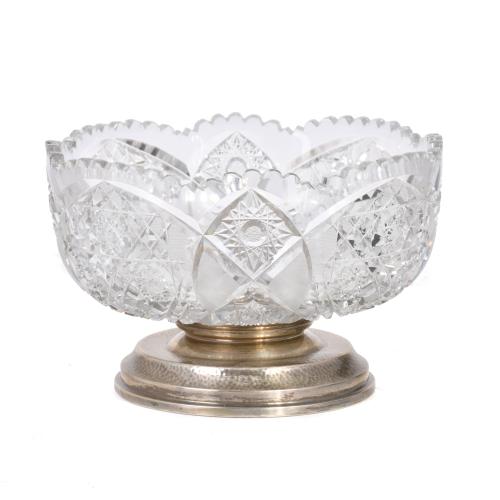Centrepiece in carved glass with silver base, 20th century.