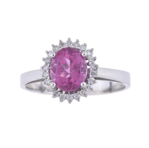 Anillo rosetón con turmalina y diamantes.