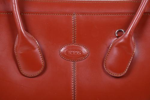 TOD&#39;S. Bolso de mano modelo "Classic D-Bag".