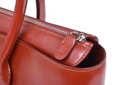 TOD&#39;S. Bolso de mano modelo "Classic D-Bag".