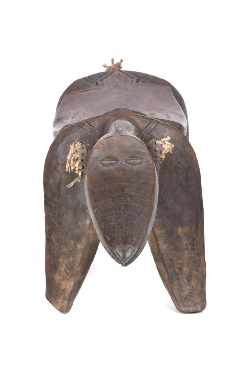 ESCUELA AFRICANA, SIGLO XX.   Taburete en forma de cabra, M