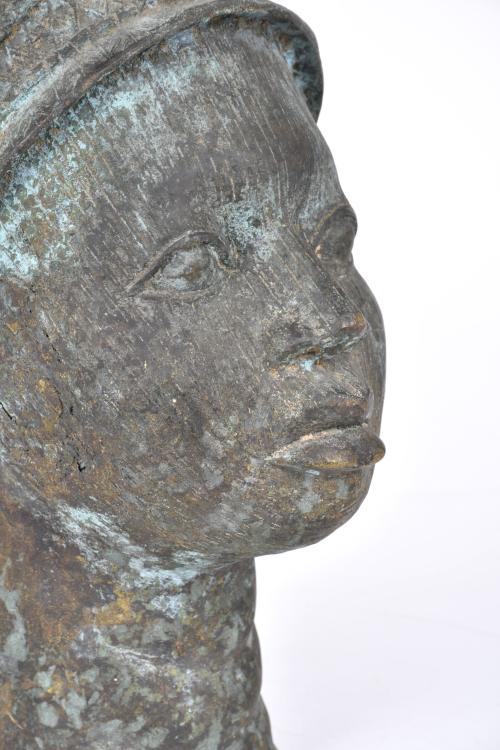 ESCUELA AFRICANA, SIGLO XX.   Cabeza en bronce de Benin, Ni