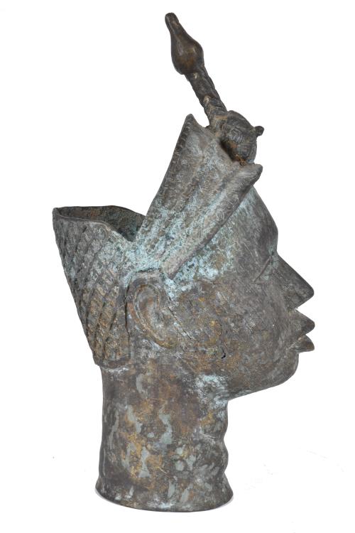 ESCUELA AFRICANA, SIGLO XX.   Cabeza en bronce de Benin, Ni