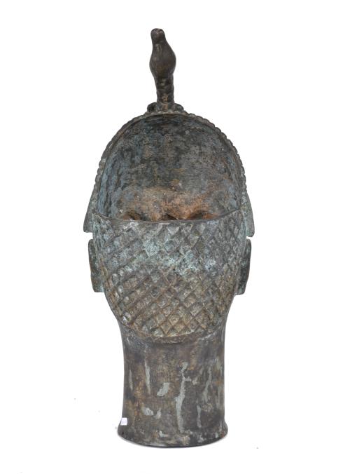 ESCUELA AFRICANA, SIGLO XX.   Cabeza en bronce de Benin, Ni