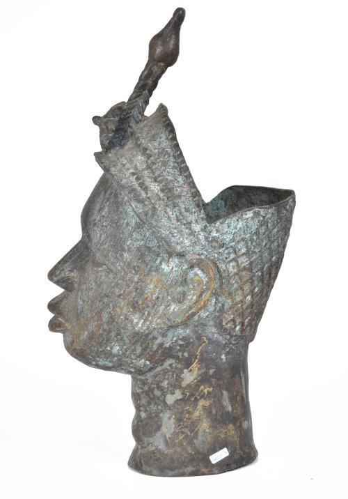 ESCUELA AFRICANA, SIGLO XX.   Cabeza en bronce de Benin, Ni