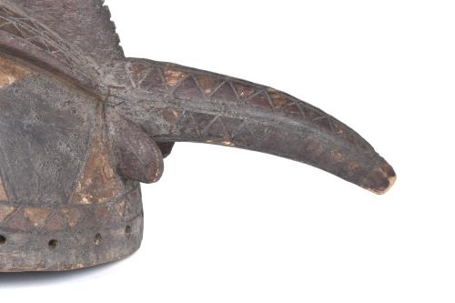 ESCUELA AFRICANA, SIGLO XX.   Máscara con cresta de pájaro,