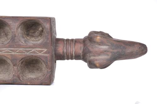 ESCUELA AFRICANA, SIGLO XX.   Tablero de juego Ma Kpon, Cos