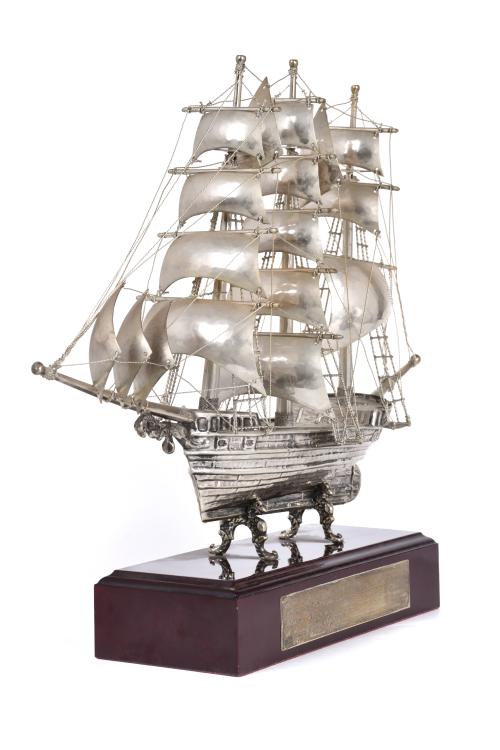 Lote de tres maquetas de veleros, siglo XX. 