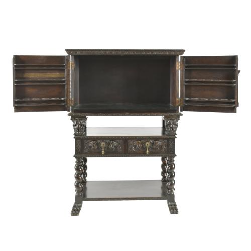 Mueble aparador de estilo Renacentista, siglo XX.