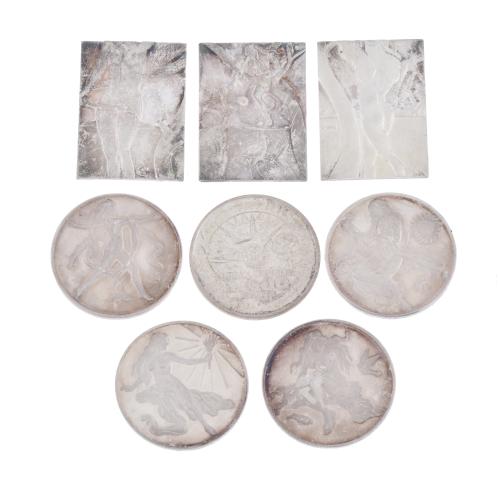 Set of three plaques by Dalí, four coins by Pilar Francesch and one Portuguese coin.