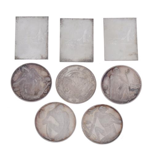 Conjunto de tres placas de Dalí, cuatro monedas de Pilar Fr