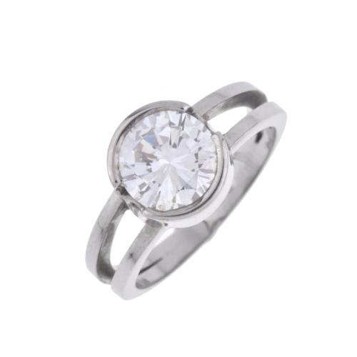 Anillo solitario con diamante.