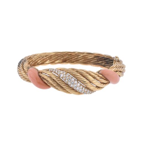 Pulsera rígida en forma de cuerda, con diamantes y coral. 