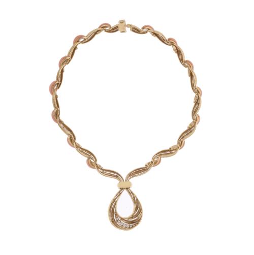 Semi-rigid choker necklace with diamonds and coral.