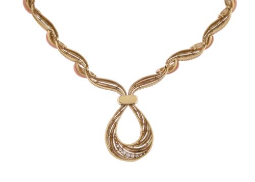 Semi-rigid choker necklace with diamonds and coral.