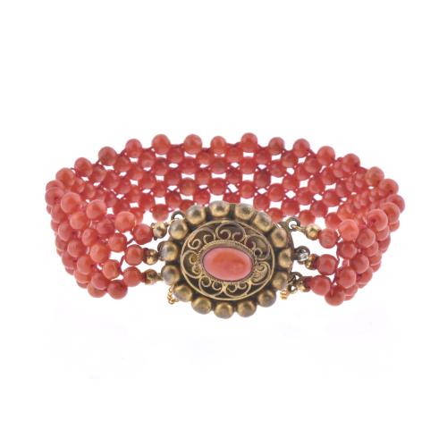 Pulsera de principios del s. XX con cuentas de coral rojo.