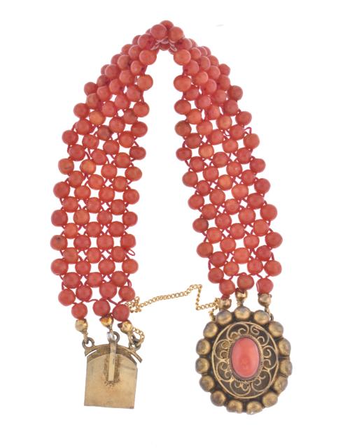 Pulsera de principios del s. XX con cuentas de coral rojo.